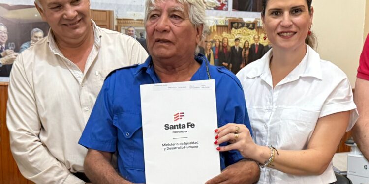 MANCINI ACOMPAÑÓ LA ENTREGA DE ESCRITURAS PARA FAMILIAS DEL NORTE.