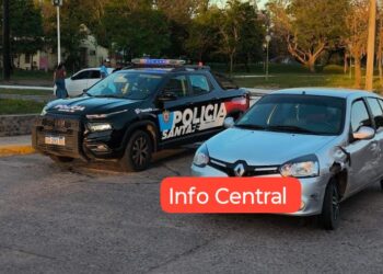  Colisión entre dos automóviles en el centro de Villa Ocampo.