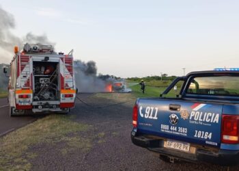 GUADALUPE NORTE  Incendio de vehículo sobre Ruta Nacional N° 11.