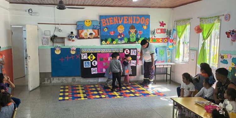 VILLA OCAMPO: CHARLA-TALLER SOBRE SEGURIDAD VIAL EN EL JARDÍN ANEXO N°78.