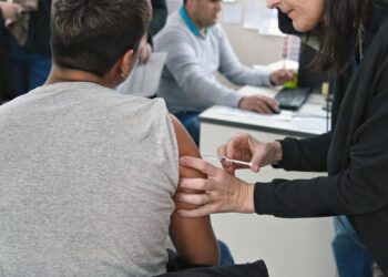 Salud brinda recomendaciones para quienes viajen al exterior o a otras provincias.