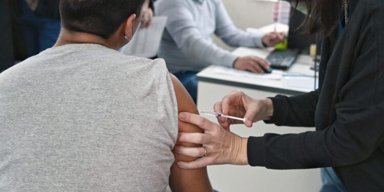 Salud brinda recomendaciones para quienes viajen al exterior o a otras provincias.