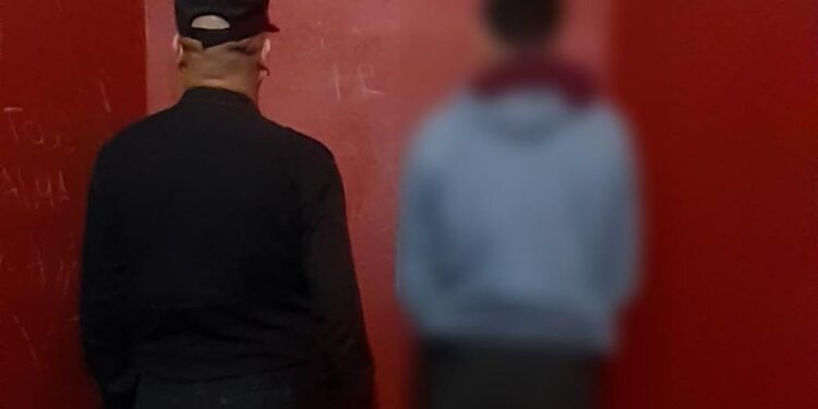 VILLA GUILLERMINA: DETENCIÓN POR AMENAZAS E INCUMPLIMIENTO JUDICIAL.