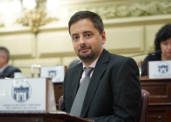 El Diputado Peralta exige a IAPOS regularizar los pagos atrasados a Acompañantes Terapéuticos y reintegros a afiliados