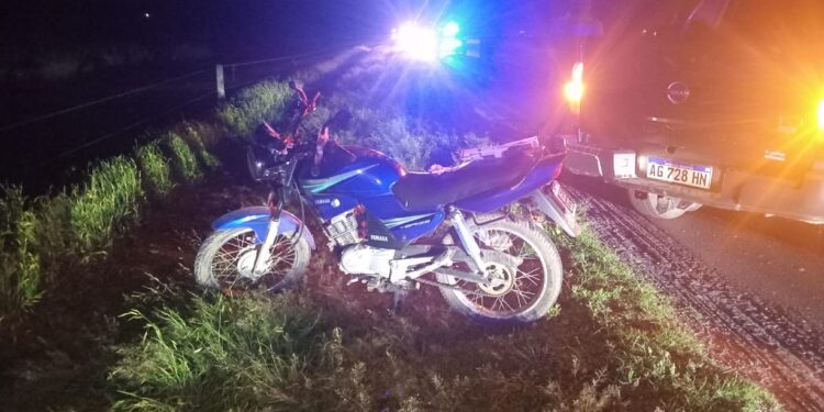 Las Toscas: Motociclista trasladado al SAMCO tras accidente en Ruta Nacional 11.