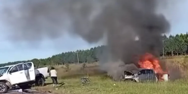 Dos fallecidos: choque frontal entre dos camionetas sobre la Ruta Nacional 12 pasando Ituzaingó