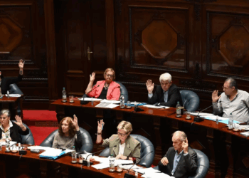 Uruguay legalizó la eutanasia tras la aprobación del proyecto de ley de Muerte Digna en el Senado. ¿Vos que opinas?