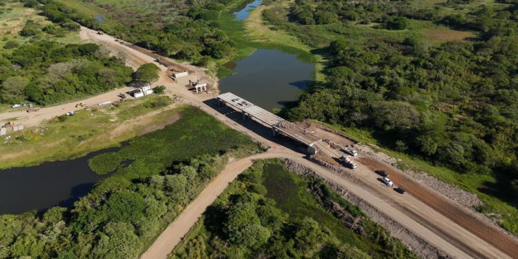 Avanza la construcción del puente sobre el arroyo El Pindó, en la Ruta 32.