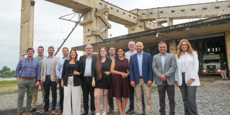 Santa Fe conecta con Tucumán y ofrece el potencial de sus puertos para sacar la producción al mundo.