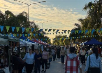 LA FERIA OCAMPENSE REUNIÓ A MÁS DE 70 EMPRENDEDORES Y ARTESANOS.