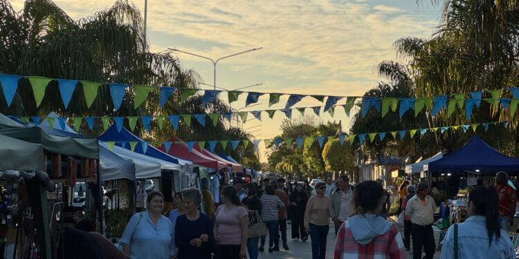 LA FERIA OCAMPENSE REUNIÓ A MÁS DE 70 EMPRENDEDORES Y ARTESANOS.