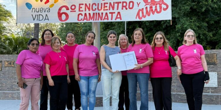 Mancini acompañó la 6° Caminata Rosa.