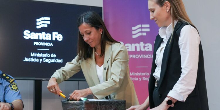 Seguridad: siete empresas ofertaron para dotar de indumentaria deportiva a los cadetes del Isep.