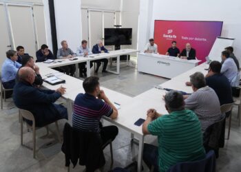 Provincia trabaja junto frigoríficos pesqueros para cuidar la actividad.