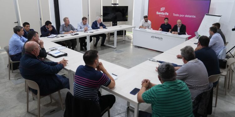 Provincia trabaja junto frigoríficos pesqueros para cuidar la actividad.