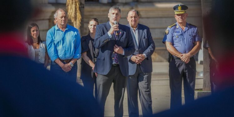 Semana Invencible: Provincia reconoció al cuerpo de Dragones de la Independencia por los 40 años de su creación.