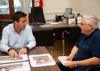 Provincia continúa con la devolución de placas de bronce sustraídas de cementerios.