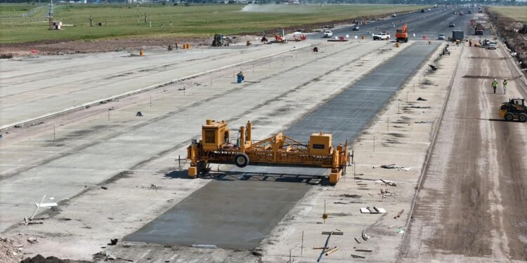 Con 82 % de avance en la pista, el Aeropuerto de Rosario palpita la reapertura con más de 50 frecuencias semanales a destinos internacionales.