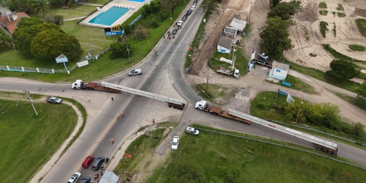 Histórico: llegaron las tres primeras vigas longitudinales para el nuevo Puente Santa Fe-Santo Tomé.