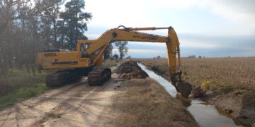 Después de 20 años, la Provincia licitó la compra de 8 máquinas para mantenimiento de canales y obras de drenaje.