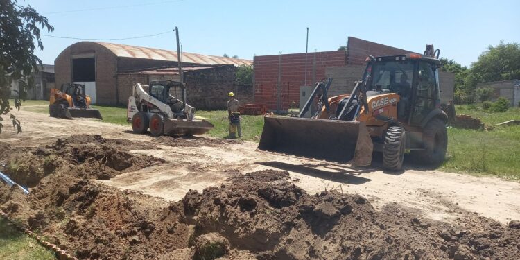 Una obra histórica para Florencia: el Gobierno Provincial agranda la red de agua potable para llegar a más de 7.400 vecinos.