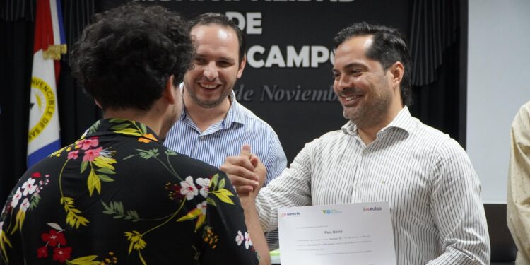 Con la presencia del ministro de Trabajo, Empleo y Seguridad Social, Coco Báscolo, se entregaron los certificados del Programa Impulsa.