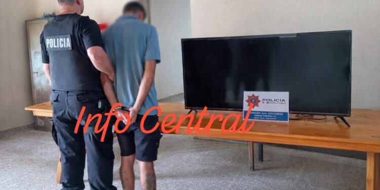  AVELLANEDA: APREHENDEN A UN HOMBRE POR UN ROBO EN UNA VIVIENDA Y SECUESTRAN UN TELEVISOR.