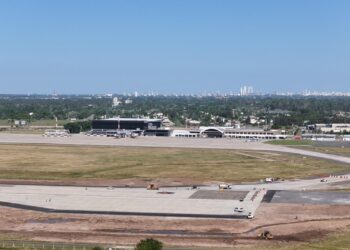 Llegó el día: Provincia inaugura la nueva pista del Aeropuerto de Rosario con música en vivo, sorteos de pasajes internacionales y visitas guiadas.