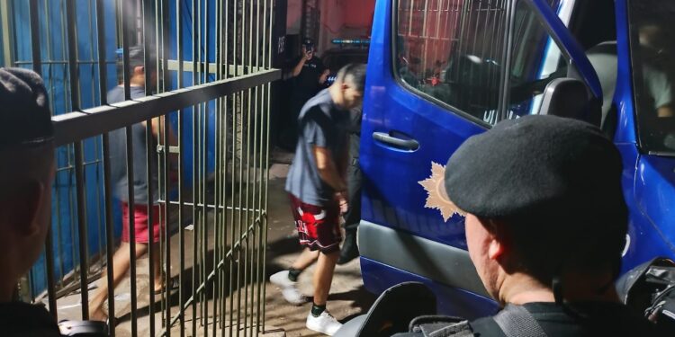 Provincia trasladó 58 detenidos de la Alcaldía de Reconquista, en el marco del reordenamiento del Sistema Penitenciario.