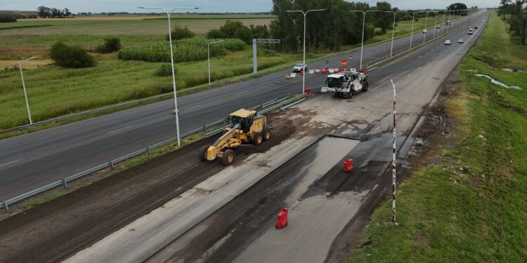 Autopista Rosario-Santa Fe: el Gobierno Provincial ya completó la construcción de los tres carriles en la mano hacia Rosario.