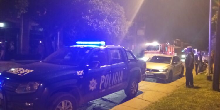  Una chispa encendió la alarma: incendio nocturno en un galpón industrial de Villa Ocampo.