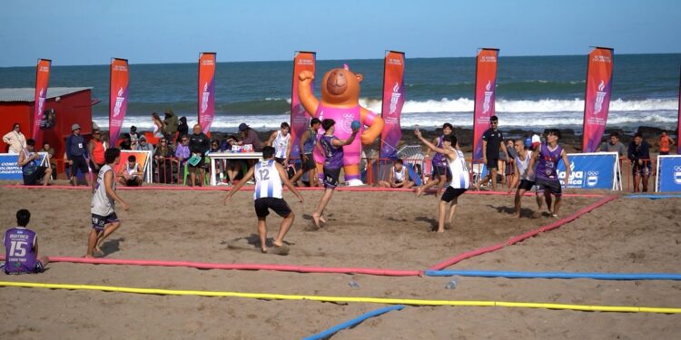 Arrancó en Mar del Plata la Playa Olímpica rumbo a los Suramericanos: “Santa Fe pretende ser la capital del deporte”, dijo Pullaro.