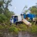 Cayó un árbol sobre un camión en Ruta Nacional 11 y provocó importantes daños materiales en Reconquista.