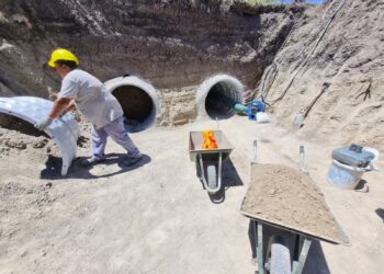 Riesgo hídrico: el Gobierno Provincial se cansó de esperar los permisos de Nación y dio inicio a una obra hídrica que Vera necesita desde hace años.