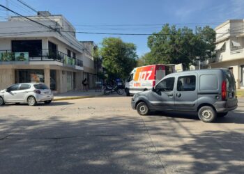  RECONQUISTA: DOS PERSONAS TRASLADADAS AL HOSPITAL TRAS CHOQUE EN PLENO CENTRO.