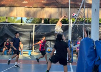 Primer día del Encuentro Infantil de Vóley en Villa Ocampo.