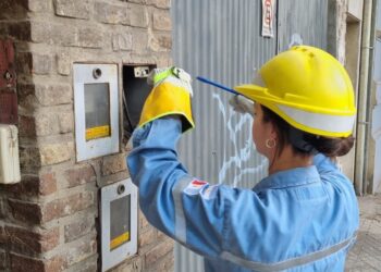 Operativos antienganchados a la luz: el gobierno recuperó cifras millonarias y cortó miles de conexiones clandestinas.