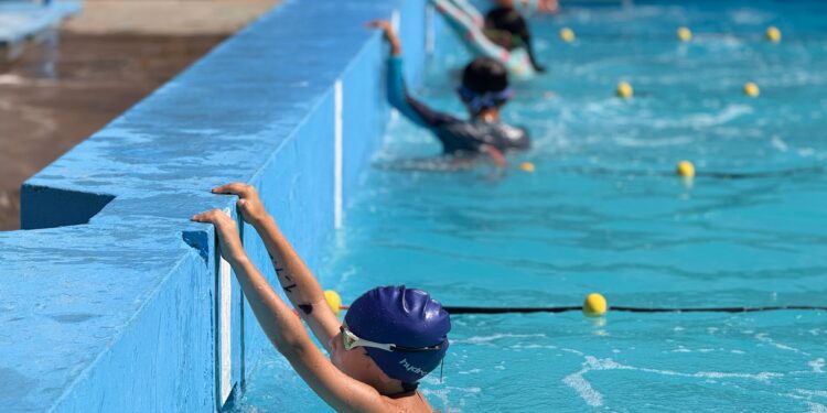VILLA OCAMPO: TORNEO DE NATACIÓN EN EL JOCKEY CLUB CON ACOMPAÑAMIENTO MUNICIPAL.
