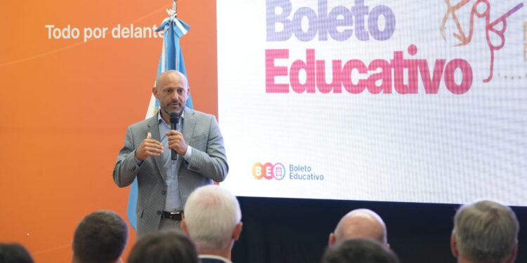 Pullaro lanzó el Boleto Educativo 2026: “Apostamos a fortalecer la educación y que sea accesible para todos”.