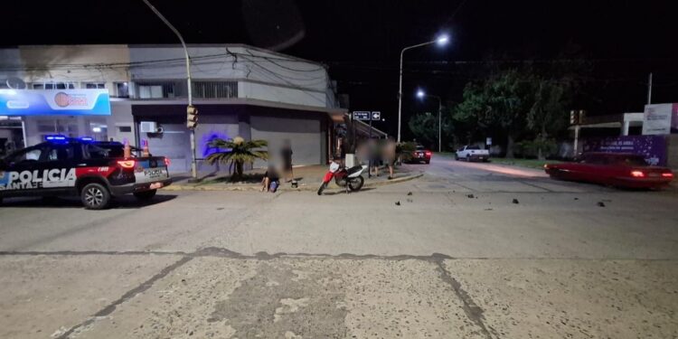 VILLA OCAMPO: DOS HERIDOS TRAS UN ACCIDENTE ENTRE UNA MOTO Y UNA CAMIONETA.