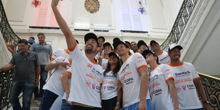 Pullaro presentó a los nadadores de la Santa Fe – Coronda: “El deporte nos distingue como provincia”.