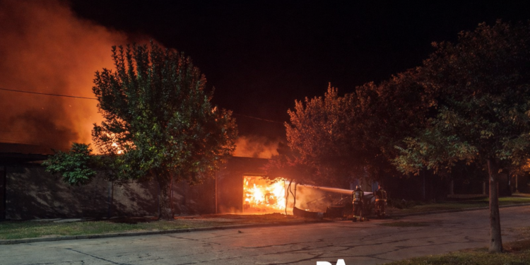 AVELLANEDA: PRINCIPIO DE INCENDIO EN UNA VIVIENDA DURANTE LA MADRUGADA.