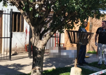 Una tragedia inesperada en Reconquista: murió un hombre tras quedar atrapado en la reja de su propia casa.