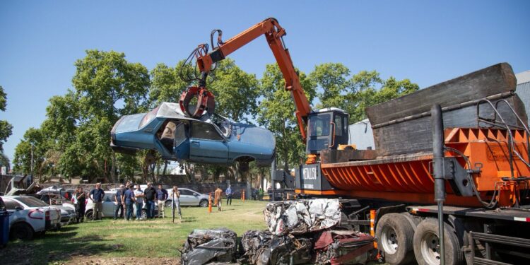 La Provincia superó los 25.000 vehículos compactados en operativos de ordenamiento en todo el territorio.