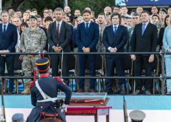 El gobernador Maximiliano Pullaro participó del acto central por los 213 años del Combate de San Lorenzo.