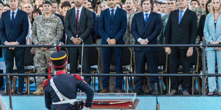 El gobernador Maximiliano Pullaro participó del acto central por los 213 años del Combate de San Lorenzo.