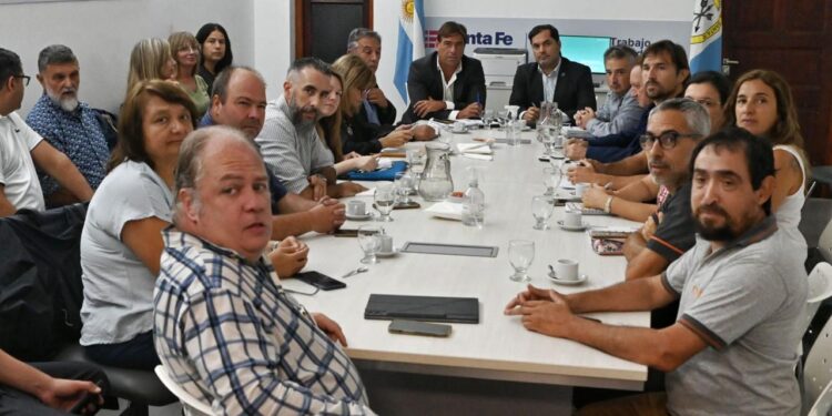 El Gobierno Provincial dio inicio a la paritaria con los gremios de la salud.