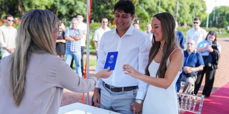 El “Día de los Enamorados”, 40 parejas dieron el sí en espacios públicos de la provincia.