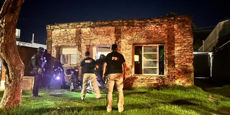 La Policía desarticuló puntos de venta de drogas tras allanamientos en el departamento San Martín.