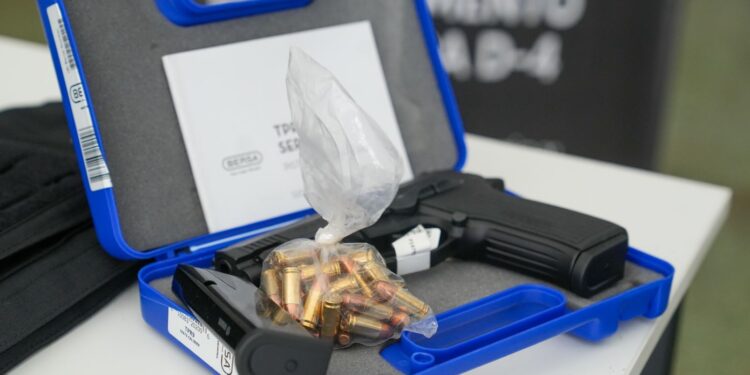 Inversión inédita en seguridad: la Provincia entregó el equipamiento personal a 811 nuevos suboficiales.